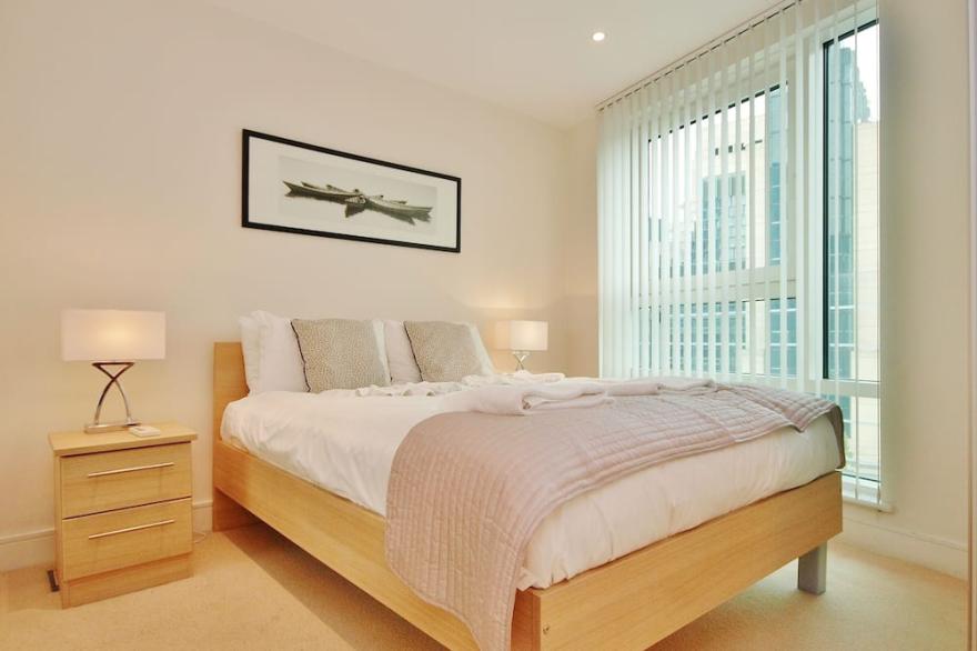 Still Life Vauxhall Manhattan One Bedroom Apartment