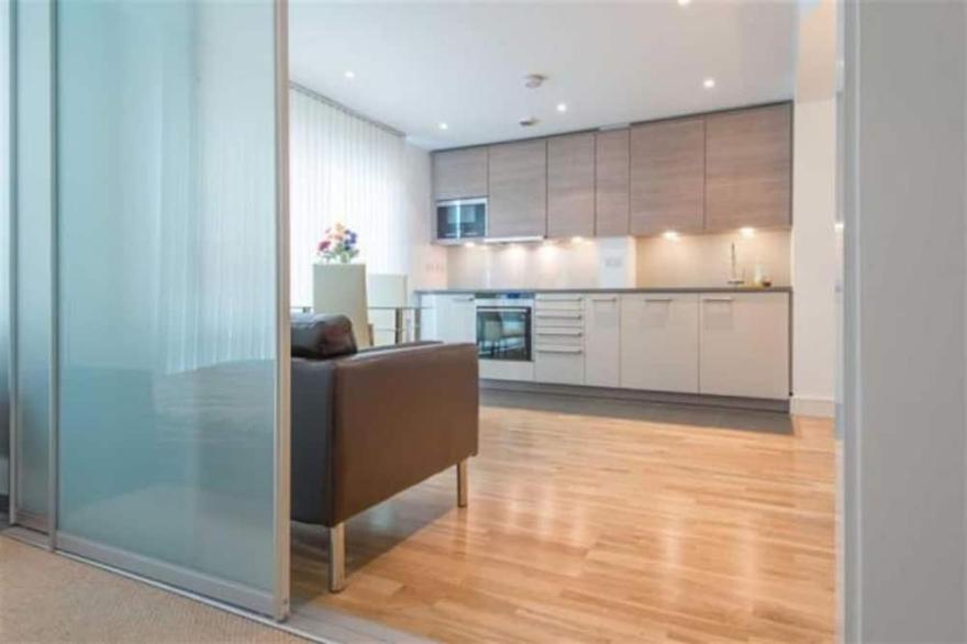 Still Life Vauxhall Manhattan One Bedroom Apartment