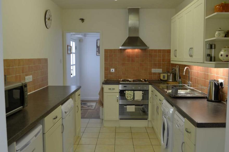 Lovely cottage in tranquil setting close to beaches and Cubert Common