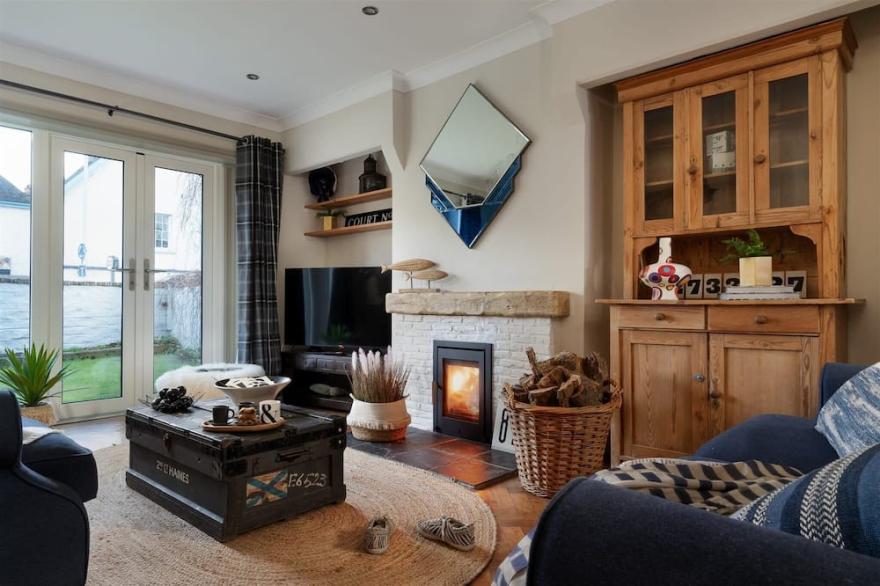 Quay House - Waterside, eclectic style, parking