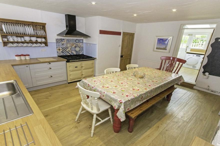 Bridge Cottage Sleeps 8|Hot Tub* & Near the Beach