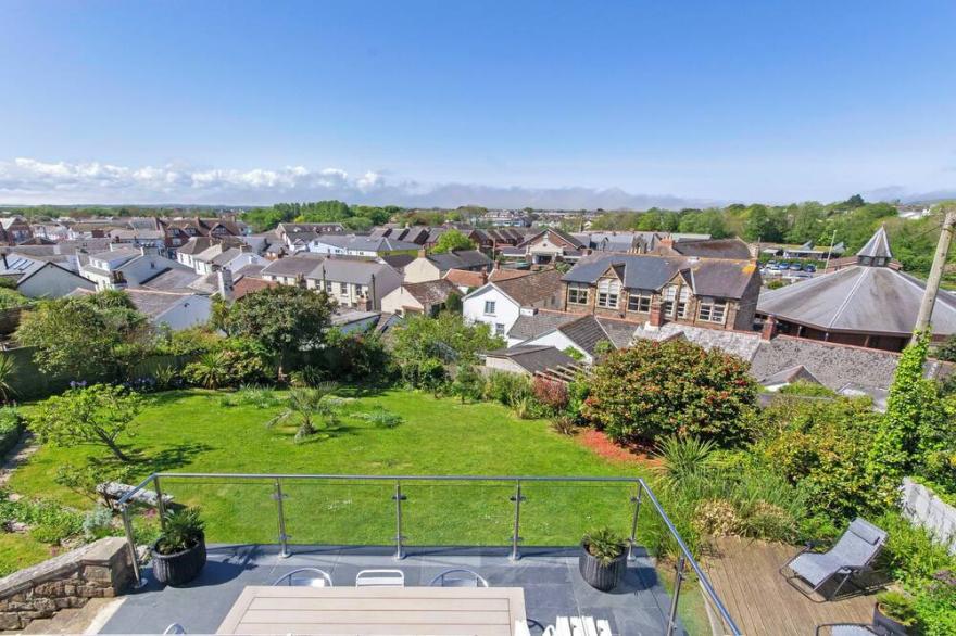 Rooftops, Sleeps 8 | Hot Tub*, Views & Log Burner