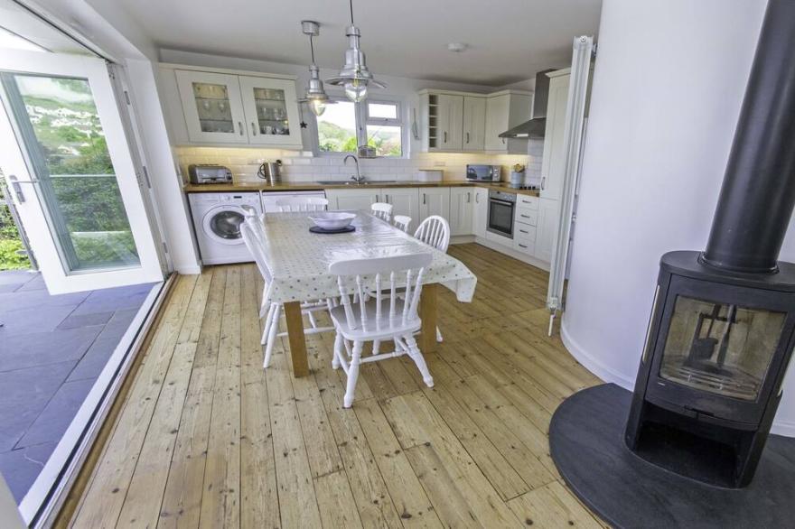 Rooftops, Sleeps 8 | Hot Tub*, Views & Log Burner