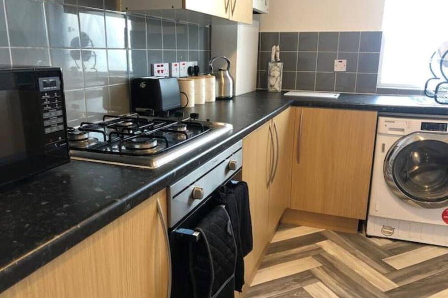 Peaceful Fenton Flat with Parking Available