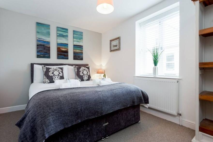 Anchor Cottage -  a booking service friday that sleeps 7 guests  in 3 bedrooms
