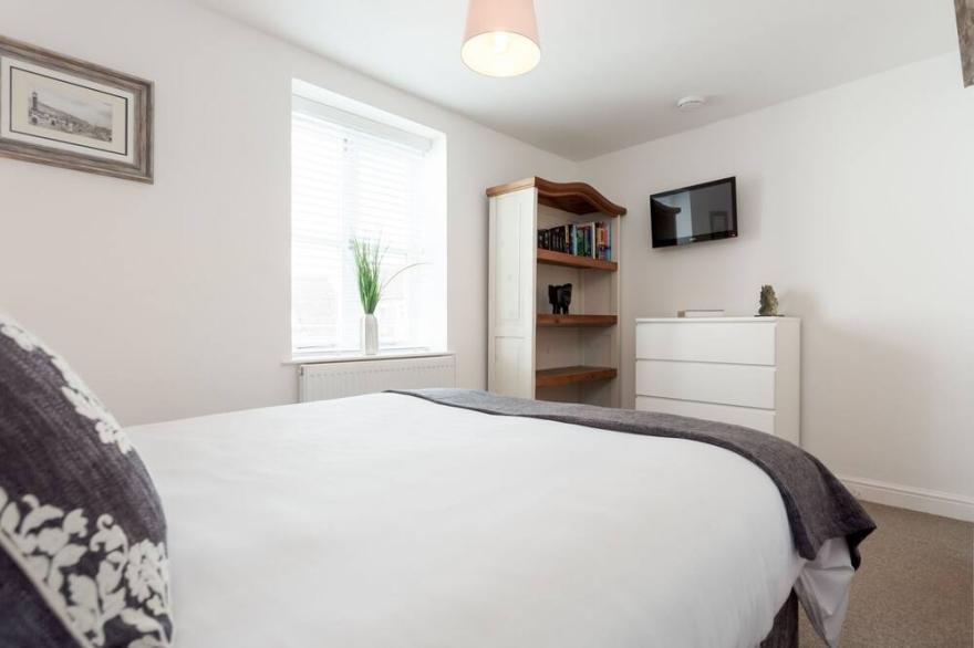 Anchor Cottage -  a booking service friday that sleeps 7 guests  in 3 bedrooms