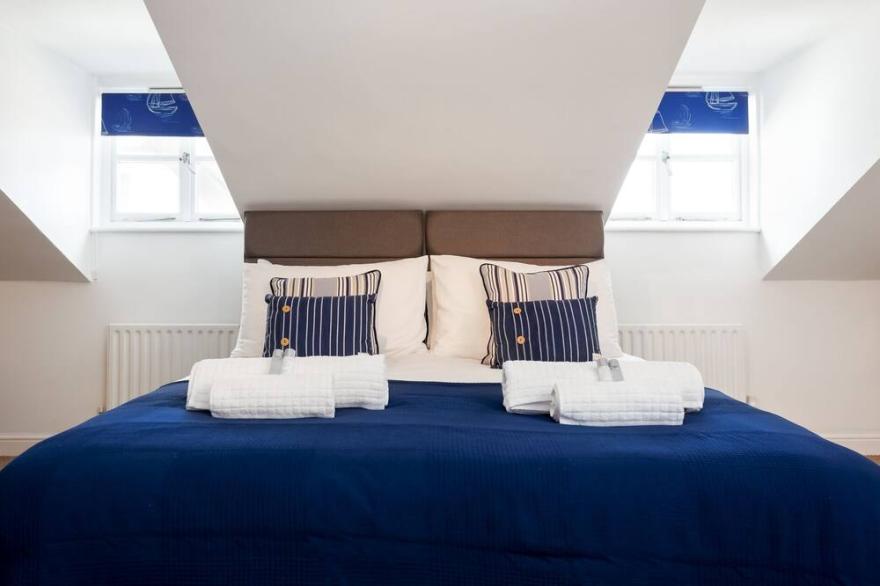 Anchor Cottage -  a booking service friday that sleeps 7 guests  in 3 bedrooms