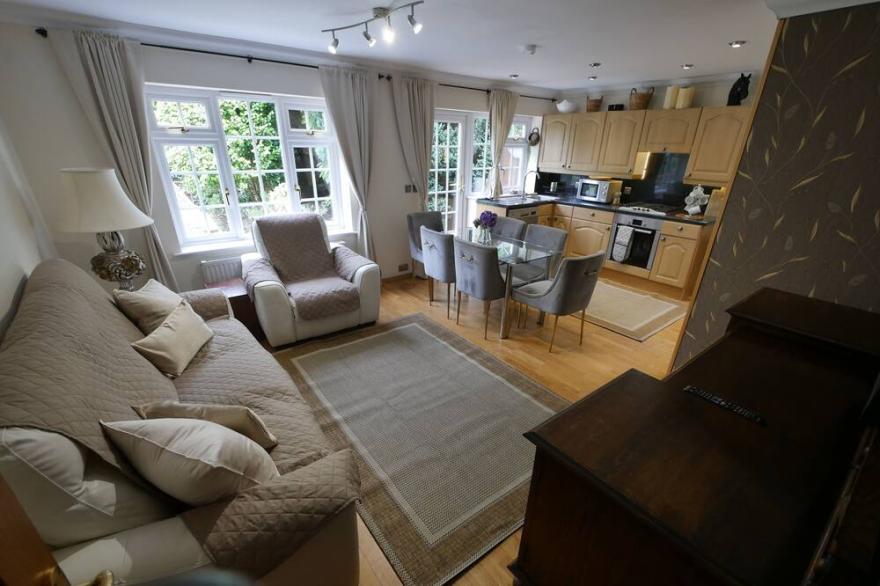 Orchid House - 3 bedroom family accommodation with indoor play station