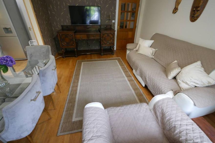 Orchid House - 3 bedroom family accommodation with indoor play station