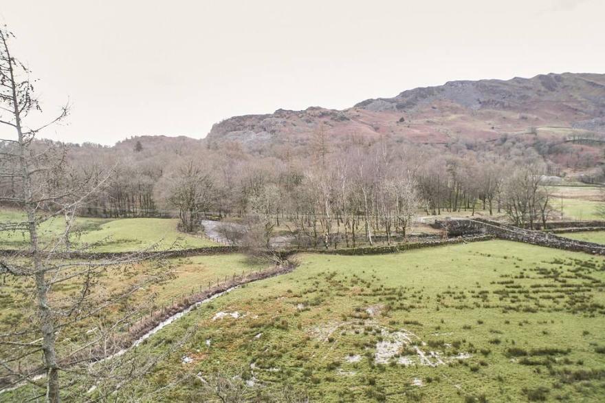 PLUMBLANDS, family friendly, with open fire in Chapel Stile
