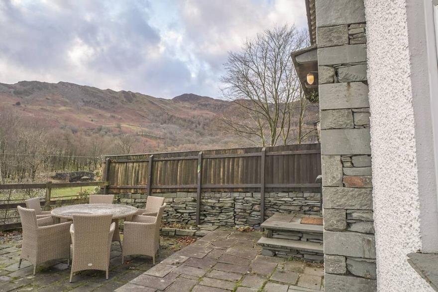 PLUMBLANDS, family friendly, with open fire in Chapel Stile