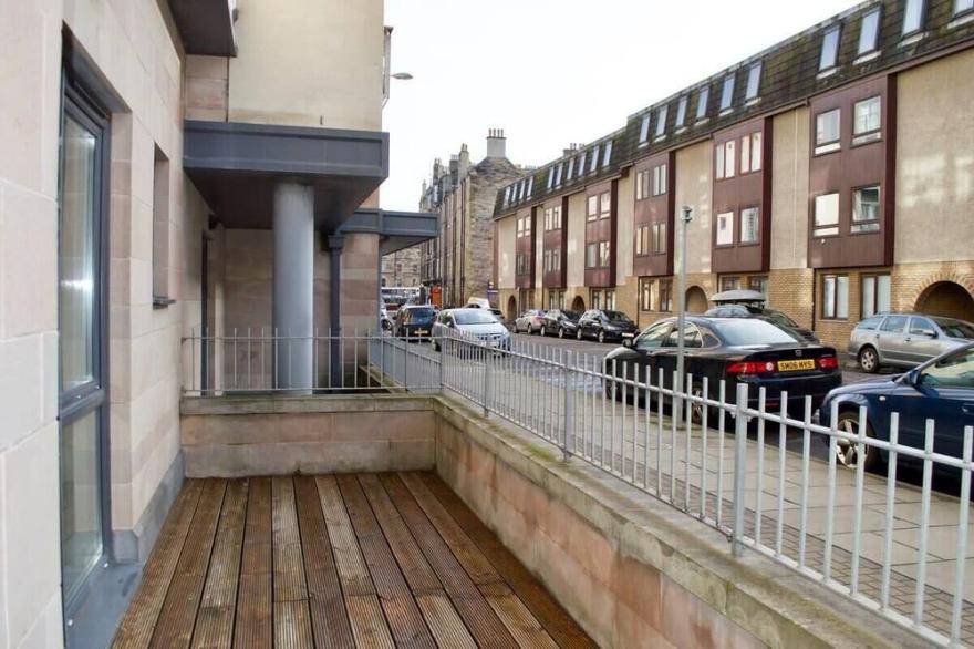 Modern 2 Bedroom City Centre Flat