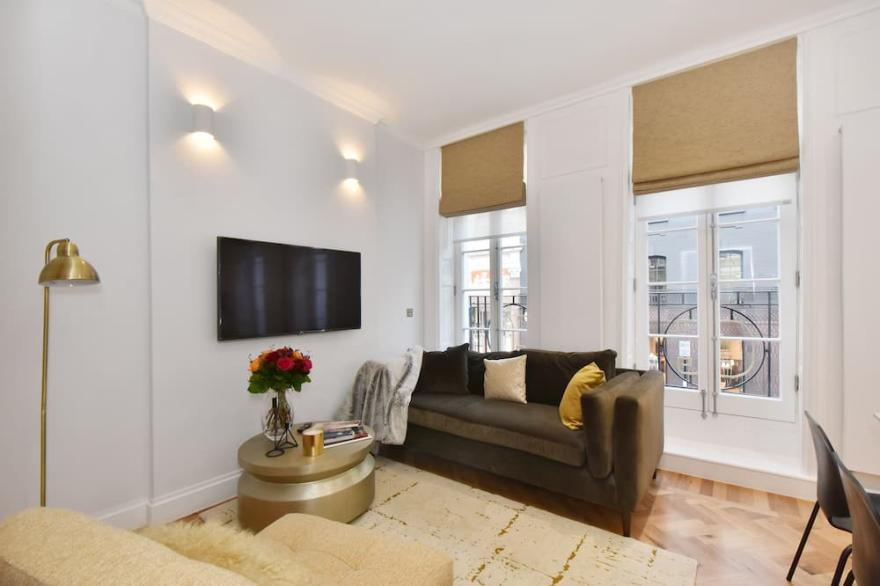 Superb new Mayfair 1 Bed 1.5 Bath £5 million Air Conditioned Free WiFi