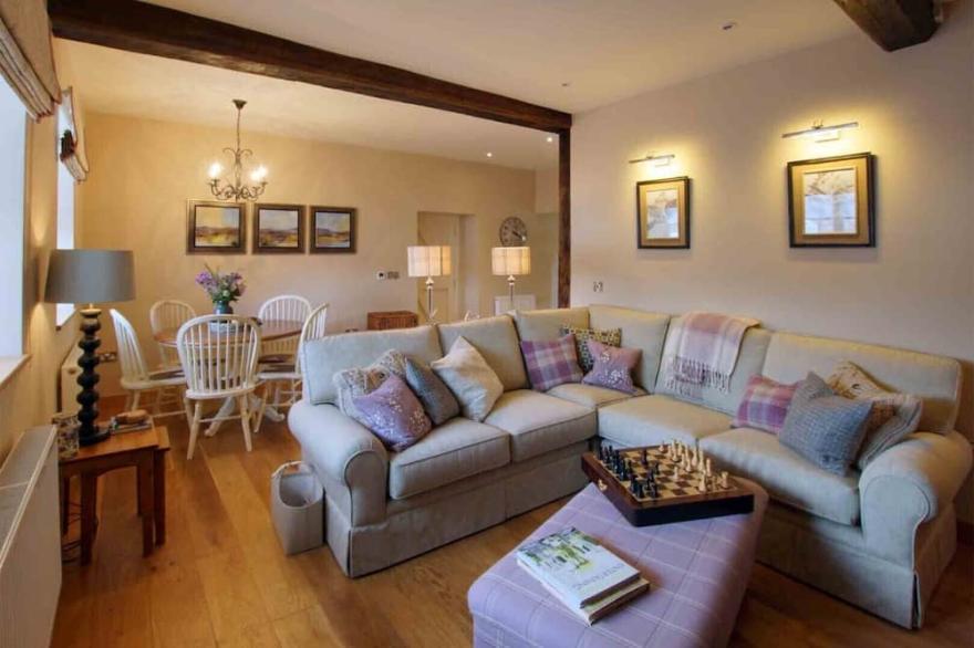 LUXURY SELF-CATERING COTTAGE. THE COTTAGE