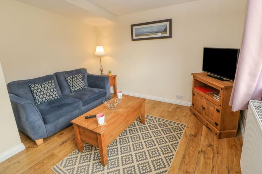 ORCHID LODGE, pet friendly, with a garden in Saltburn-By-The-Sea