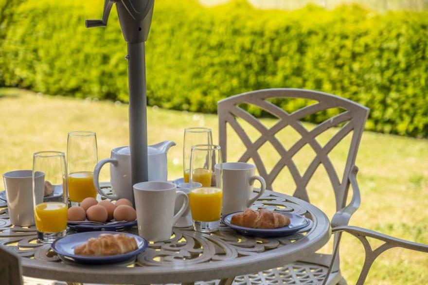 Apple Tree Cottage is in the grounds of The Old Vicarage near Little Walsingham.