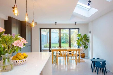 Beautiful 4 Bedroom House in North East London