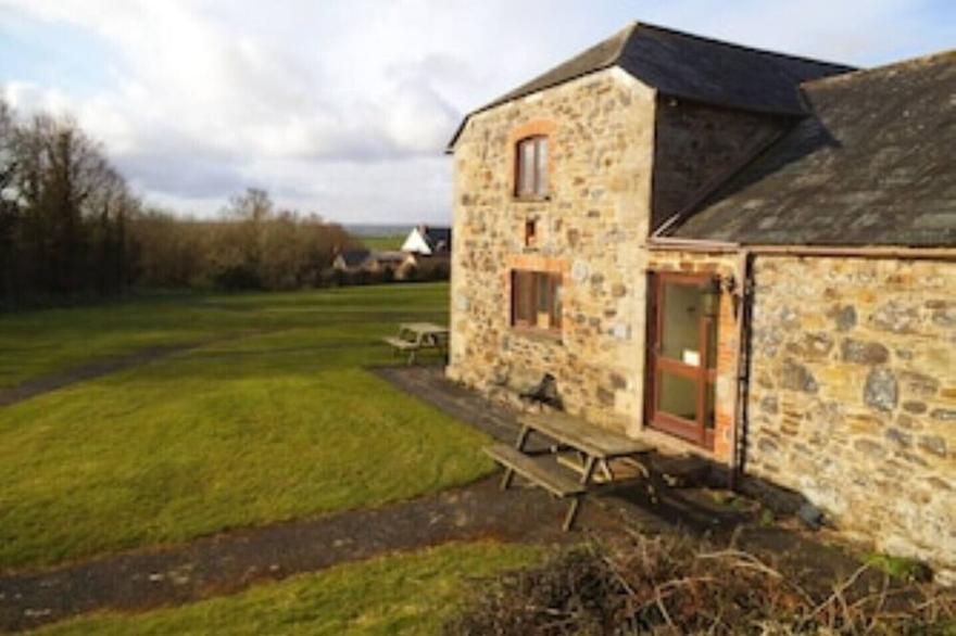 Comfortable stone built, 2 bedroom cottage  close to Rock Polzeath beaches