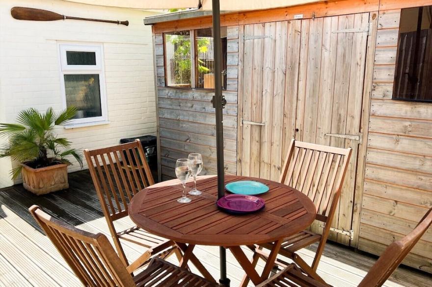 Quayside Cottage - Stone’s Throw From Poole Quay