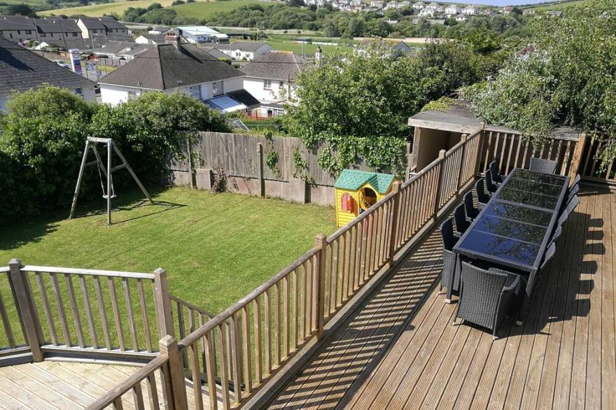 Large House in Bude, Cornwall, Sleep18, Quiet Location, Just 10min Walk To Beach