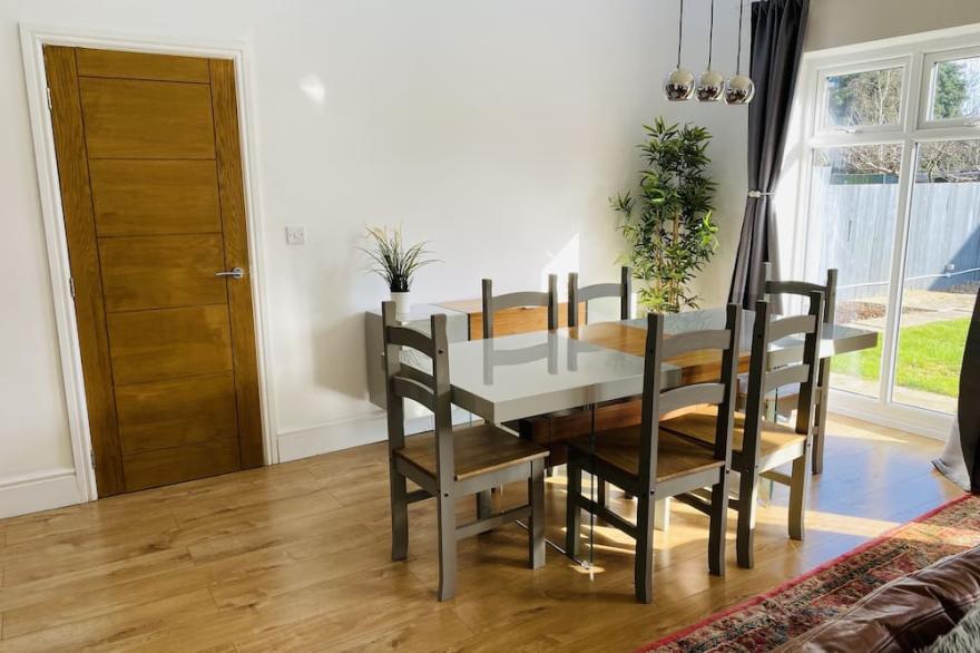 5 bedroom house suitable for groups - central location
