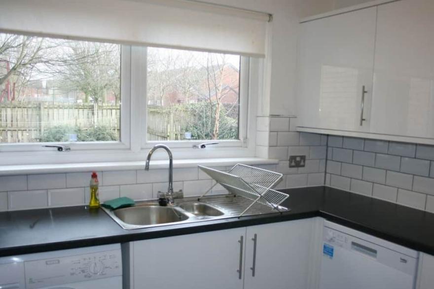 Glasgow Green Apartments, Flat on the Green 3