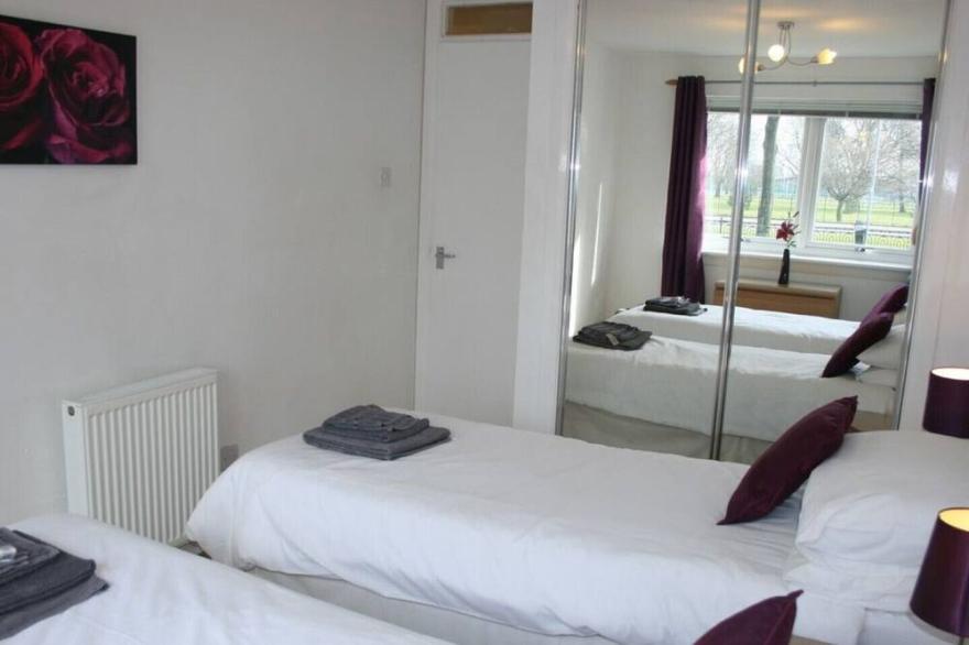 Glasgow Green Apartments, Flat on the Green 3