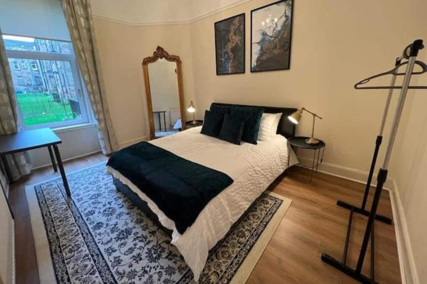 Super Spacious Victorian 3 BR main door flat Shawlands/Hampden Park near by