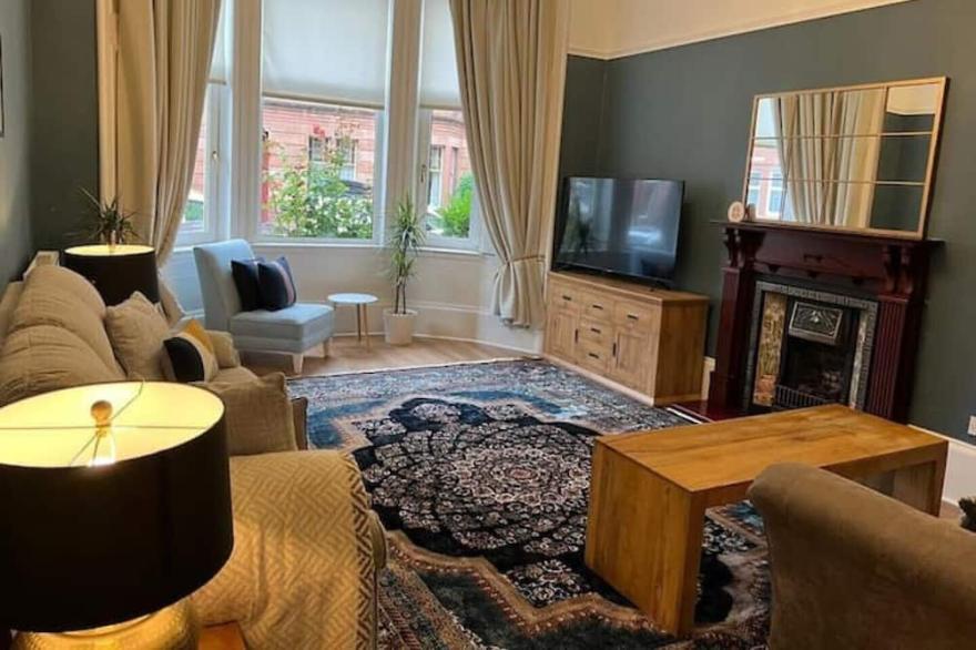 Super Spacious Victorian 3 BR main door flat Shawlands/Hampden Park near by