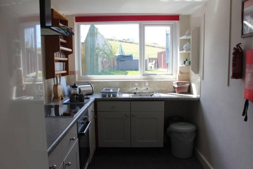 Whole house sleeps 5, private garden with hot-tub, pet friendly.