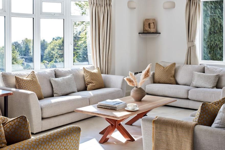 Luxury House | AMAZING sea views |Indoor Pool |8 En-suite bedrooms |Pub & Beach