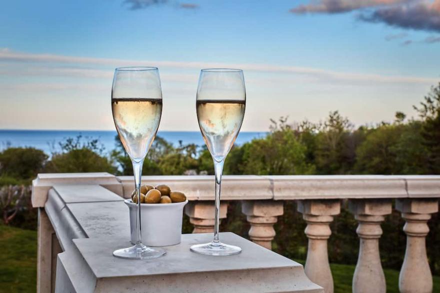 Luxury House | AMAZING sea views |Indoor Pool |8 En-suite bedrooms |Pub & Beach