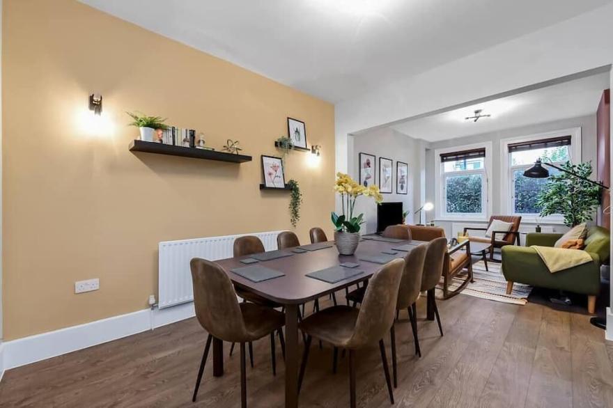 Arty House - Hot Tub - Discover London as a Local!