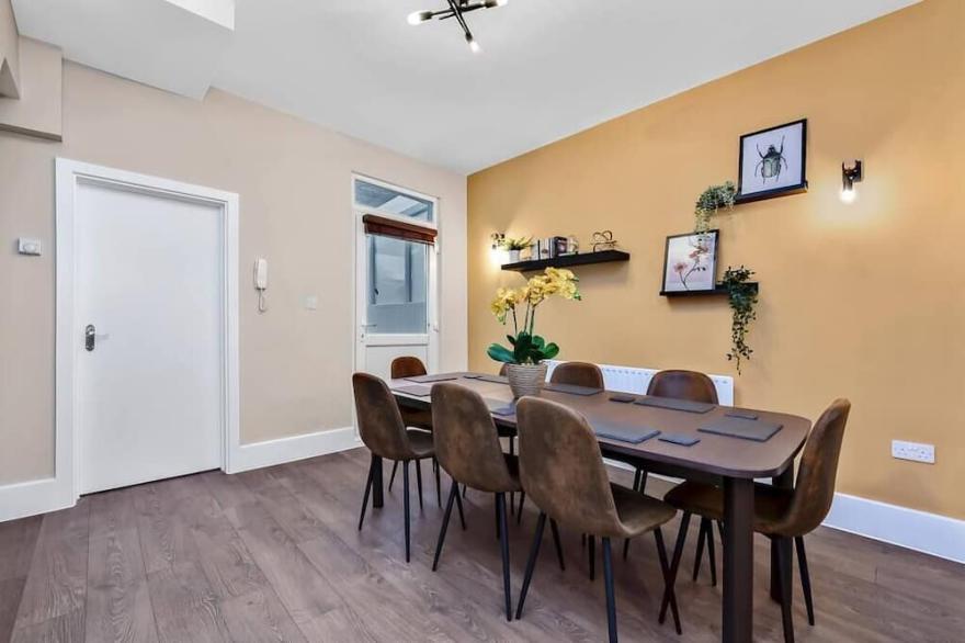 Arty House - Hot Tub - Discover London as a Local!