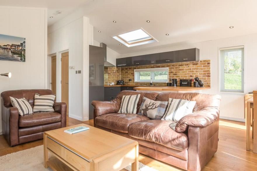 2 TREE TOPS, family friendly, luxury holiday cottage in Lanreath