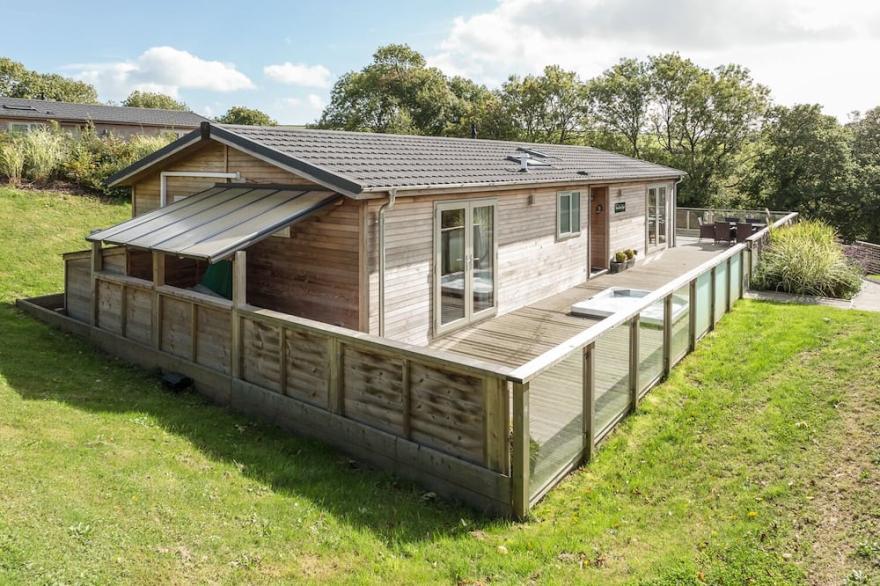 2 TREE TOPS, family friendly, luxury holiday cottage in Lanreath
