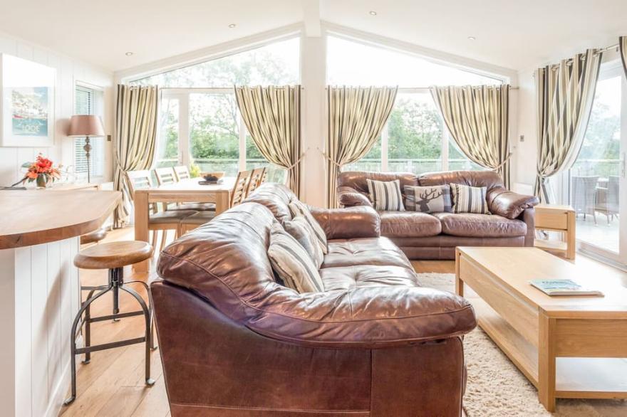 2 TREE TOPS, family friendly, luxury holiday cottage in Lanreath