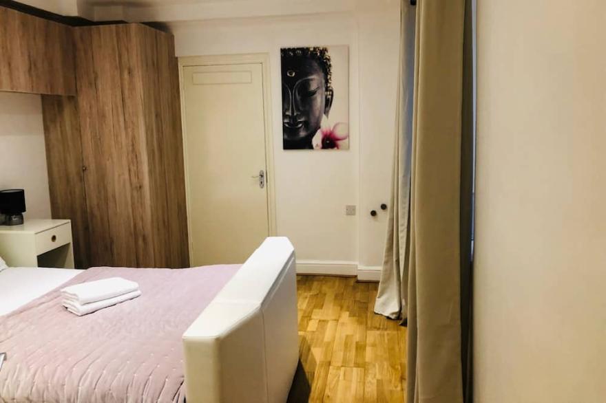 South Belgravia - Resi only park access!