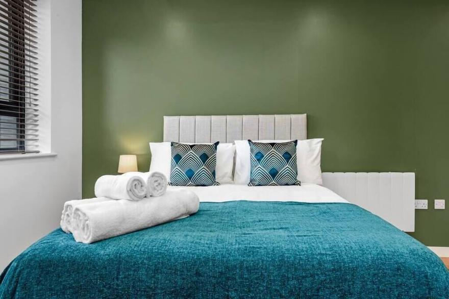 Modern and Relaxing Studio Flat in Prime Location