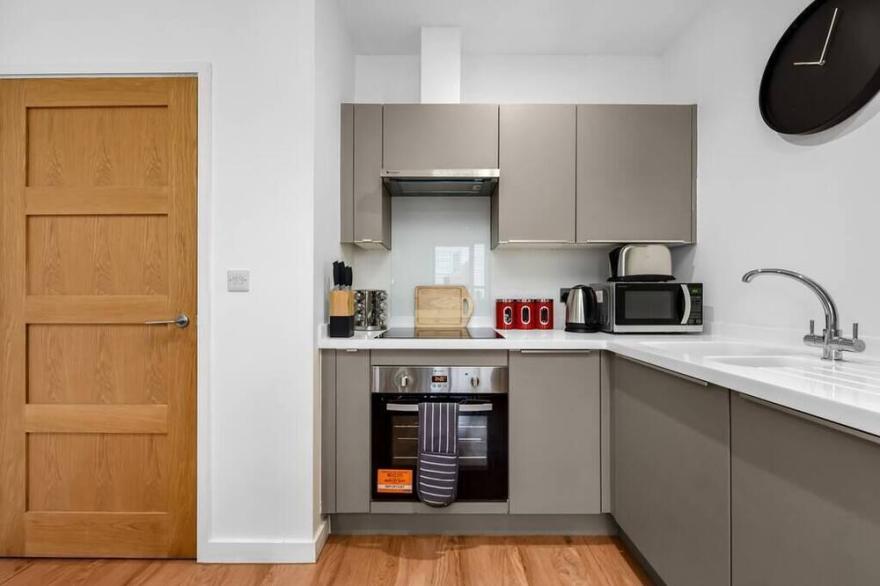 Modern and Relaxing Studio Flat in Prime Location