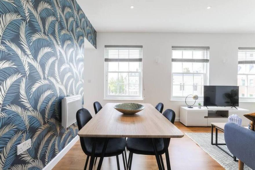 ●︎BRAND NEW●︎ Very Spacious and Colourful Flat - With Office!