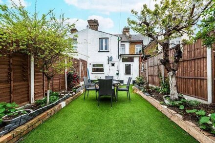Perfect Home for Spurs Fans! Peaceful Garden