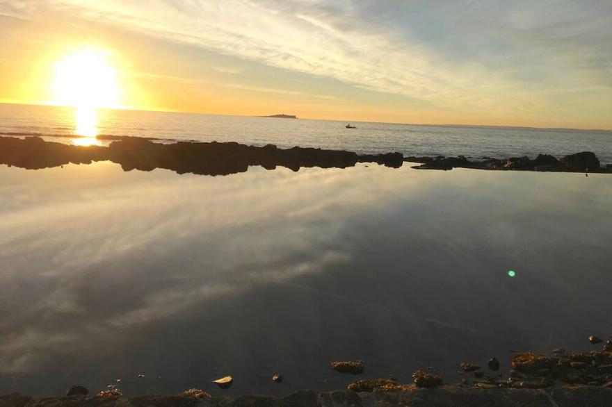 Seafront Cottage With Stunning Panoramic Sea Views And Complimentary Wifi