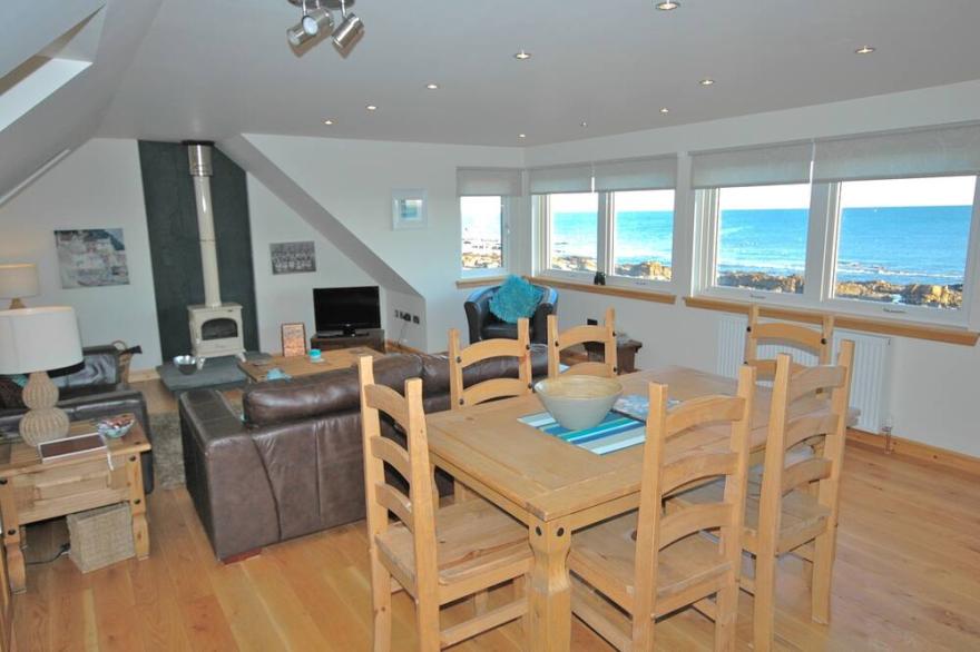 Seafront Cottage With Stunning Panoramic Sea Views And Complimentary Wifi