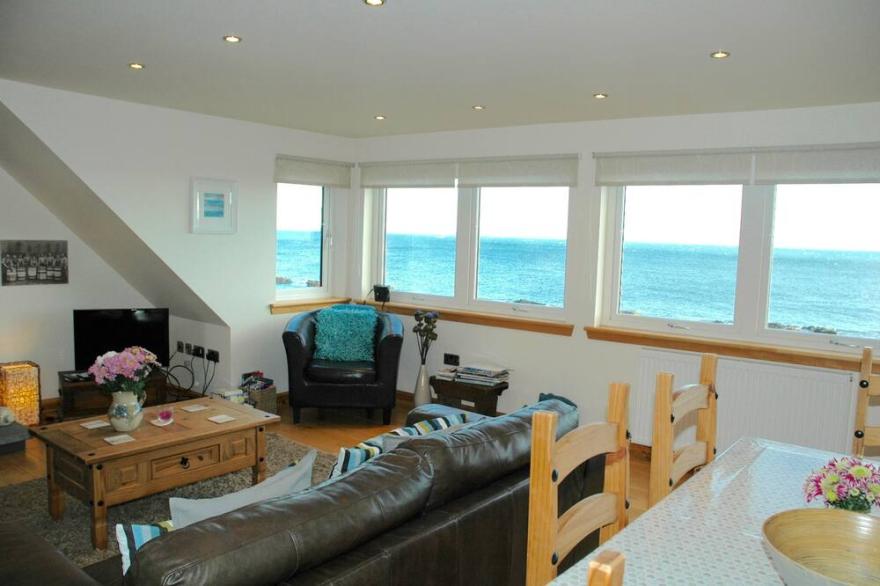 Seafront Cottage With Stunning Panoramic Sea Views And Complimentary Wifi