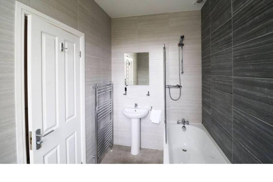 Crimson Suite By Sasco Apartments