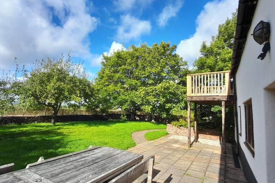 Spacious Converted Barn on a Flower Farm, Devon Countryside, Family Friendly