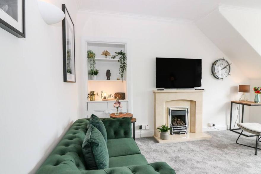 TWEED BANK, pet friendly, country holiday cottage in Lower Largo