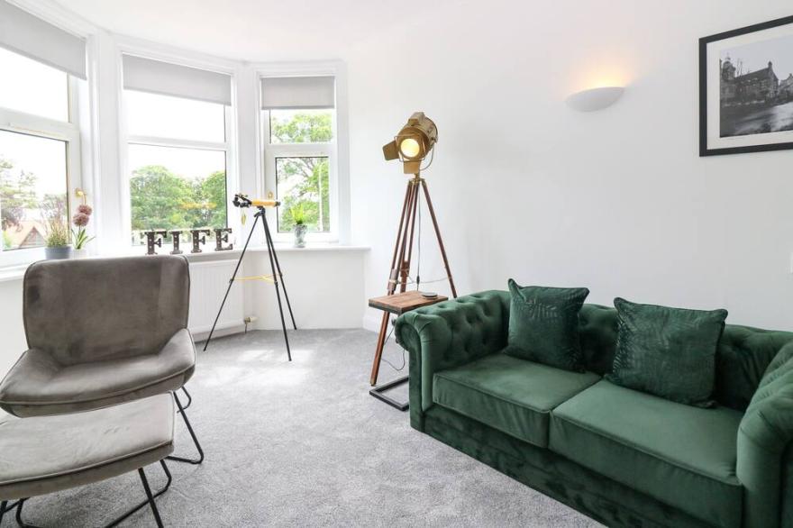 TWEED BANK, pet friendly, country holiday cottage in Lower Largo