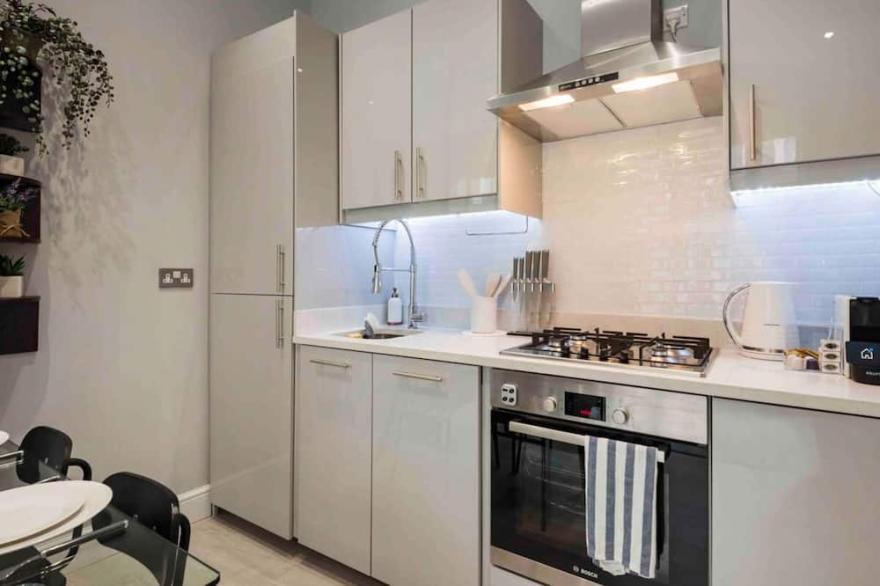 Bright and Modern Bayswater Apartment